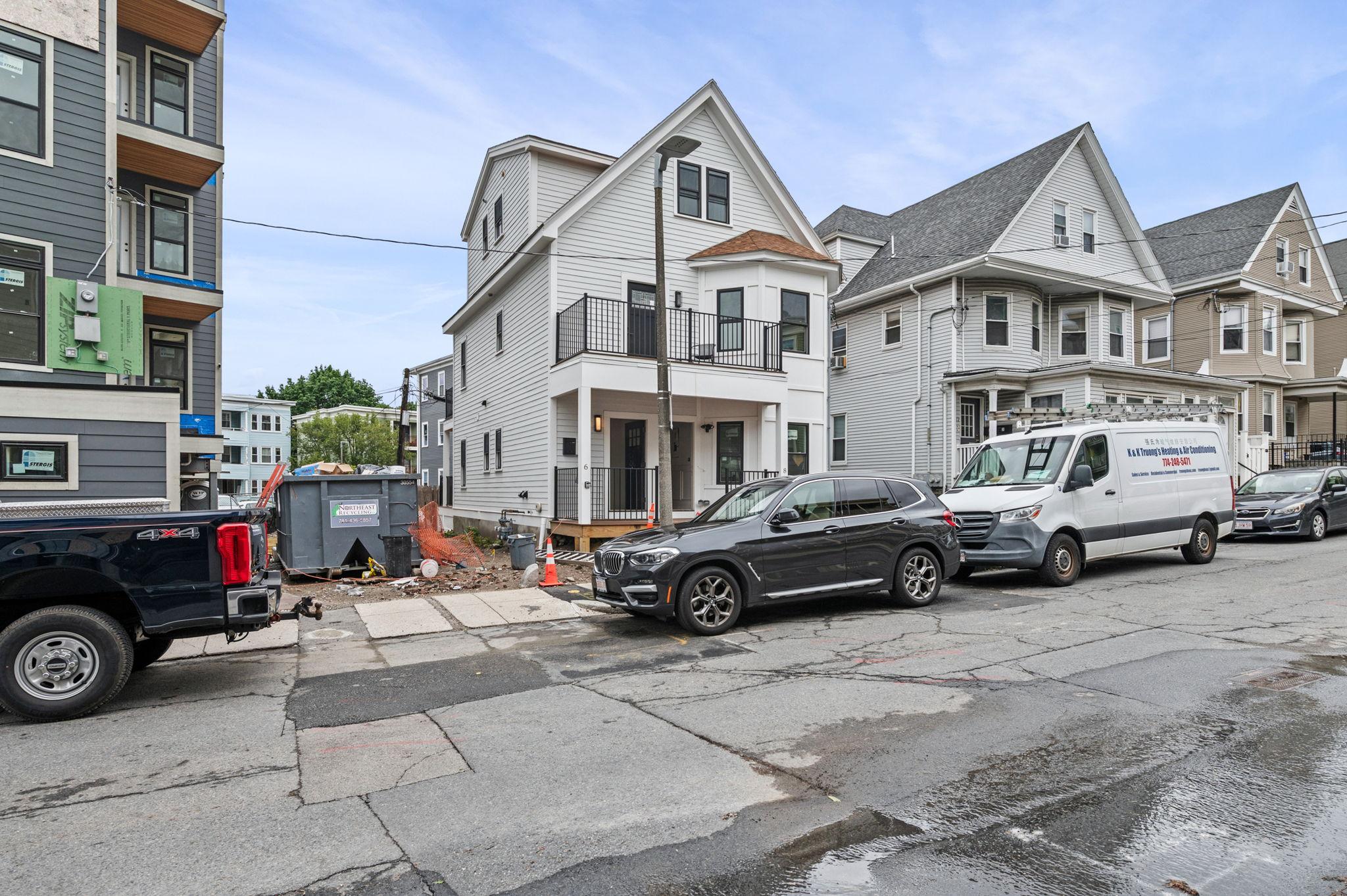 Boston Second-Floor Condo — photo 3 of 64