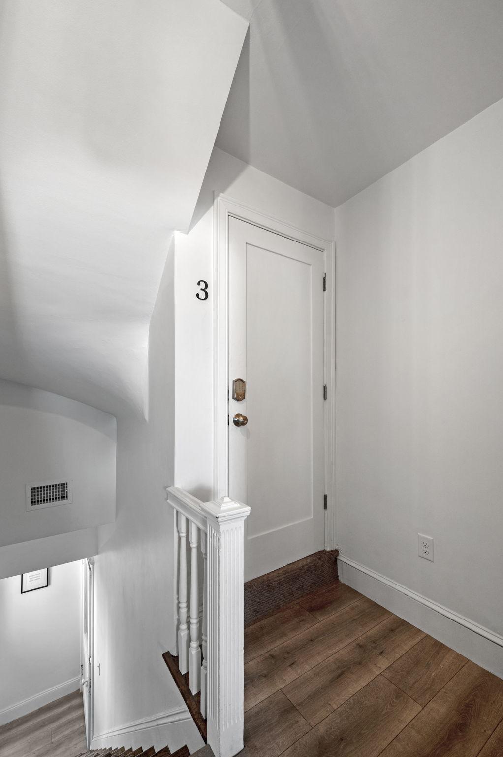 Renovated 3rd-Floor Retreat — photo 3 of 21