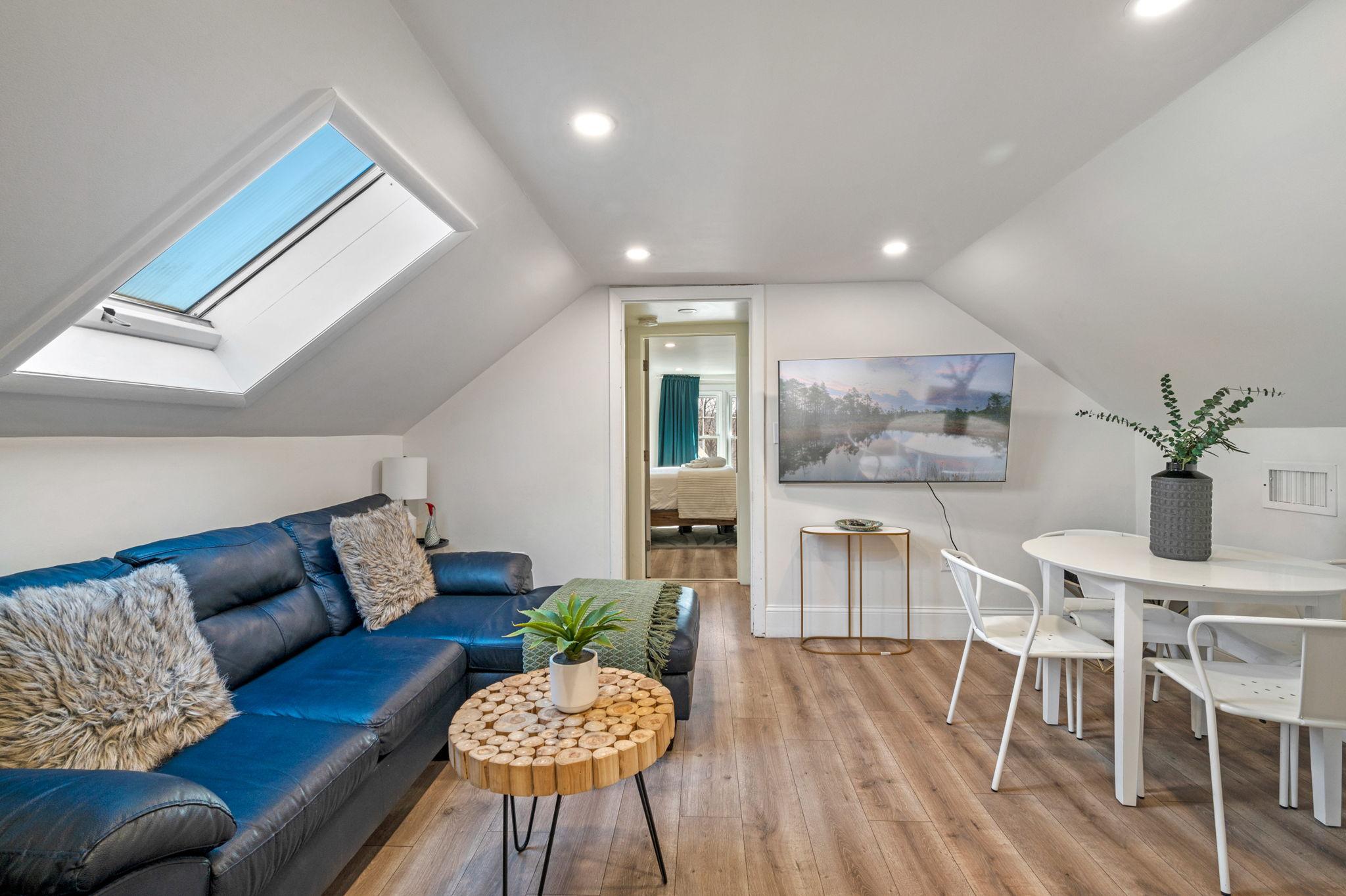 Renovated 3rd-Floor Retreat — photo 4 of 21